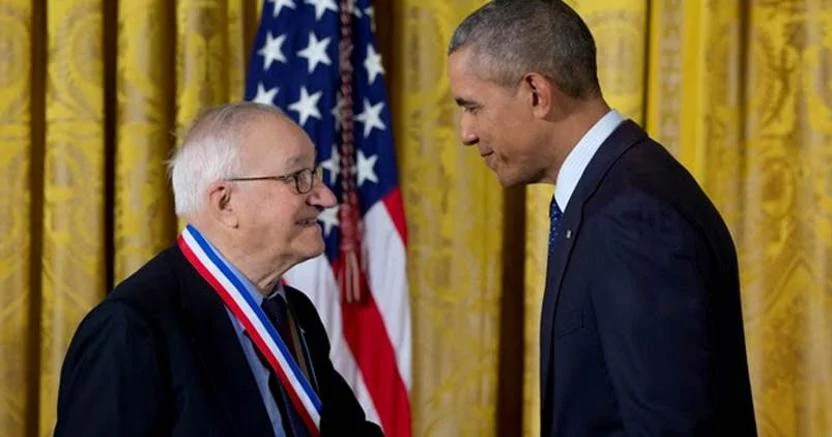 Albert Bandura è stato premiato il 19 maggio 2016 con la National Medal of Science dal Presidente Obama.